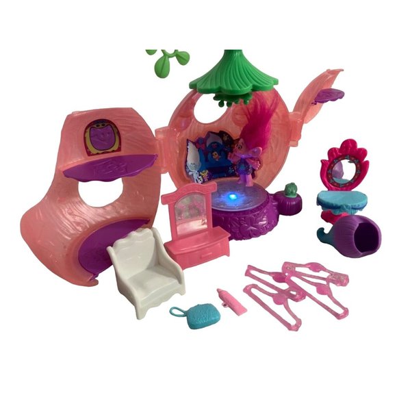 Dreamworks Trolls Poppy & Branch Tree House Pod Playset w/ figure & accessories - Picture 4 of 5